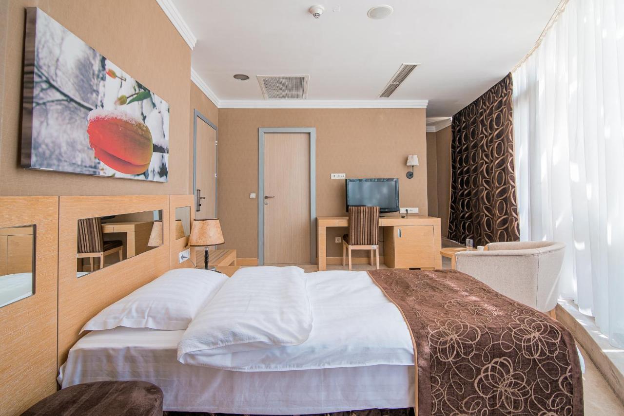 Alau Hotel Astana Luaran gambar