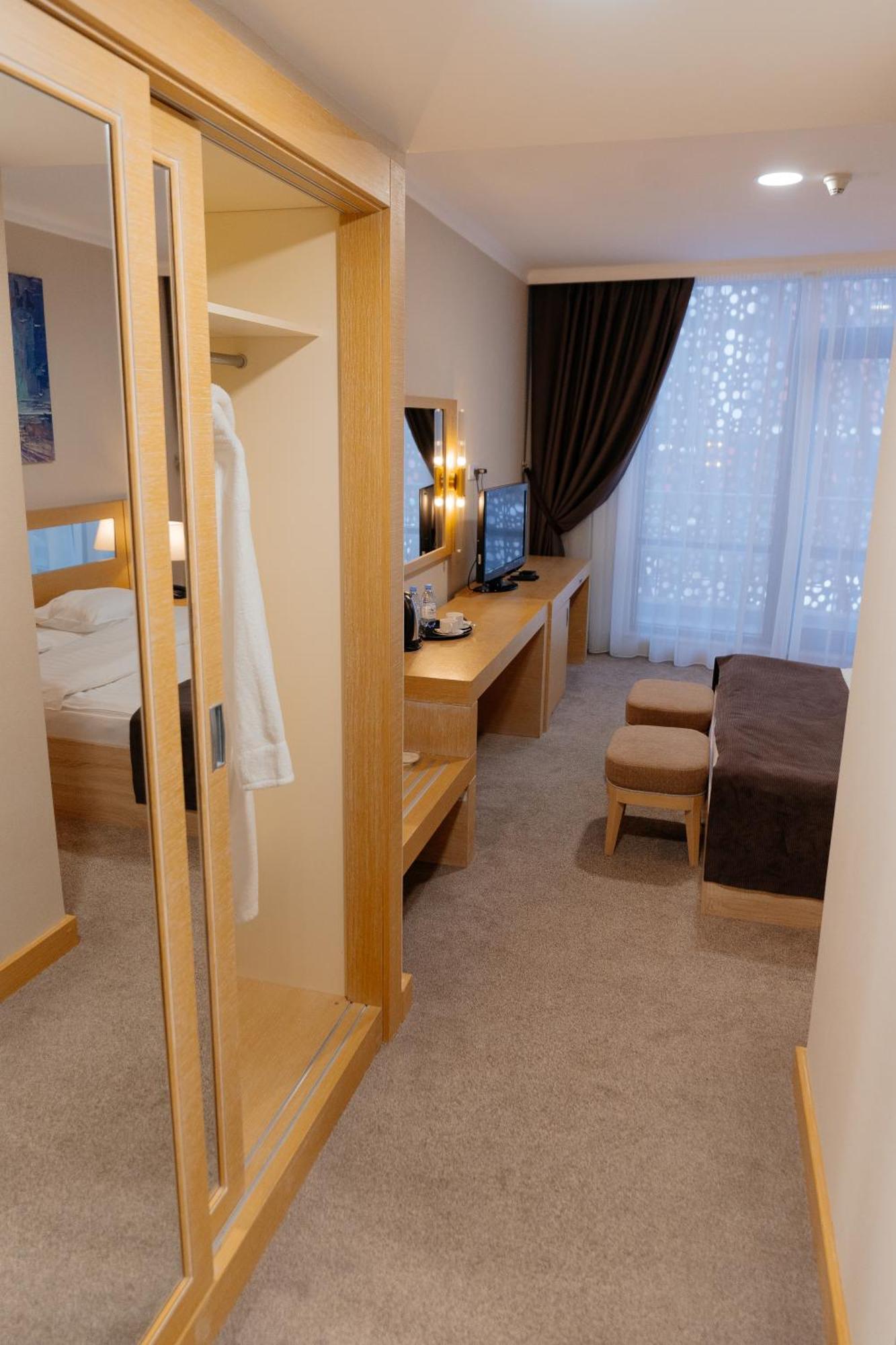 Alau Hotel Astana Luaran gambar