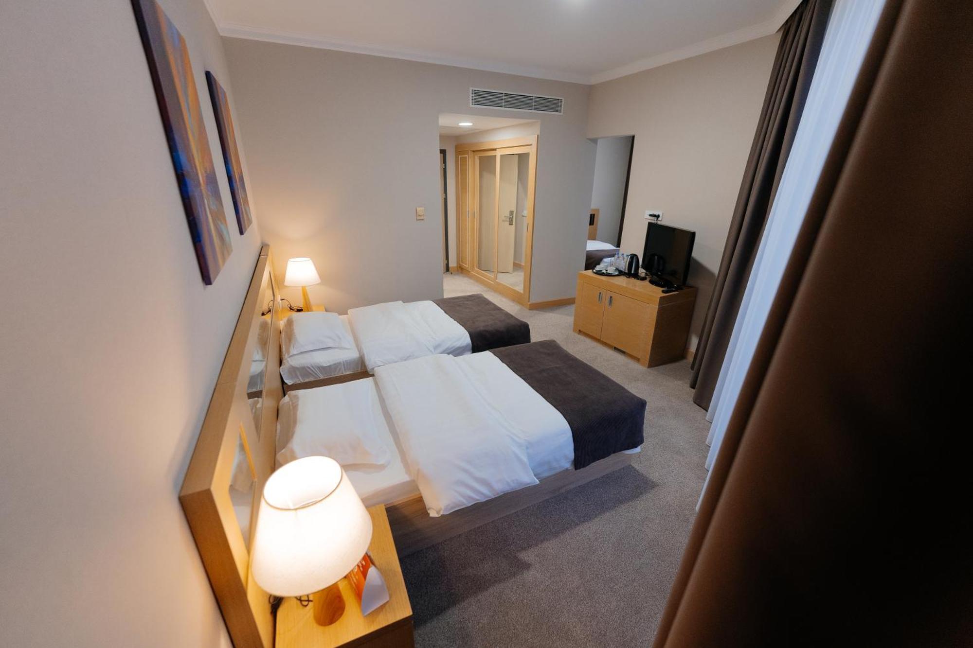Alau Hotel Astana Luaran gambar