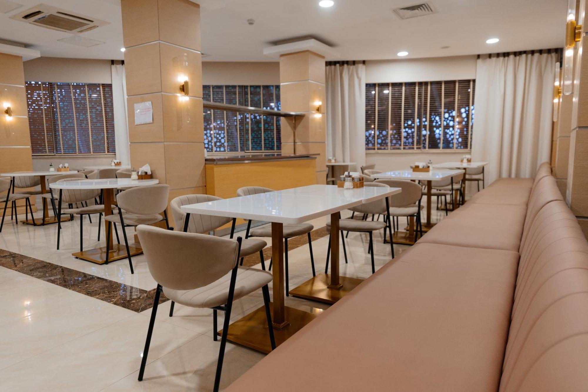 Alau Hotel Astana Luaran gambar