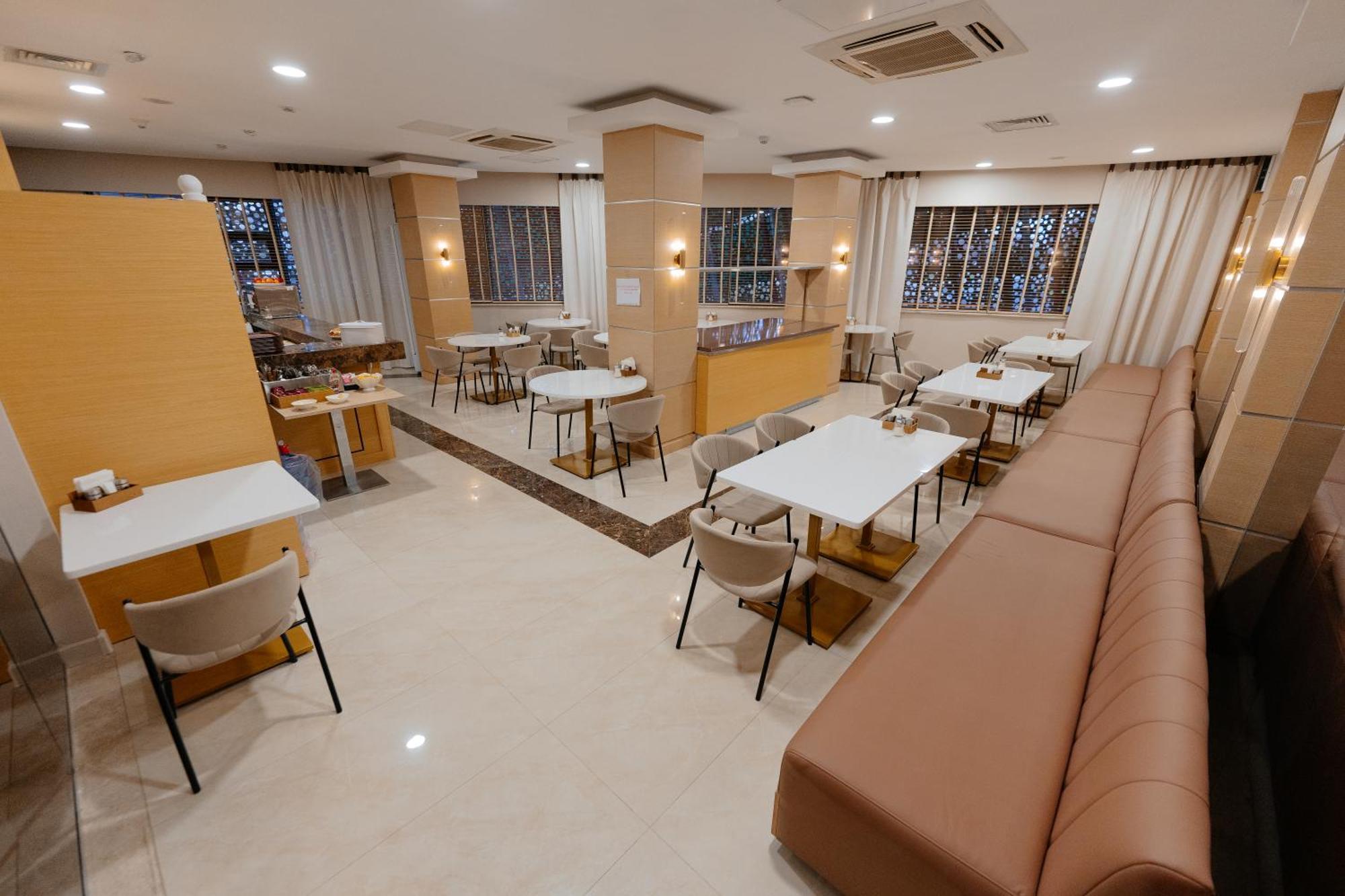 Alau Hotel Astana Luaran gambar