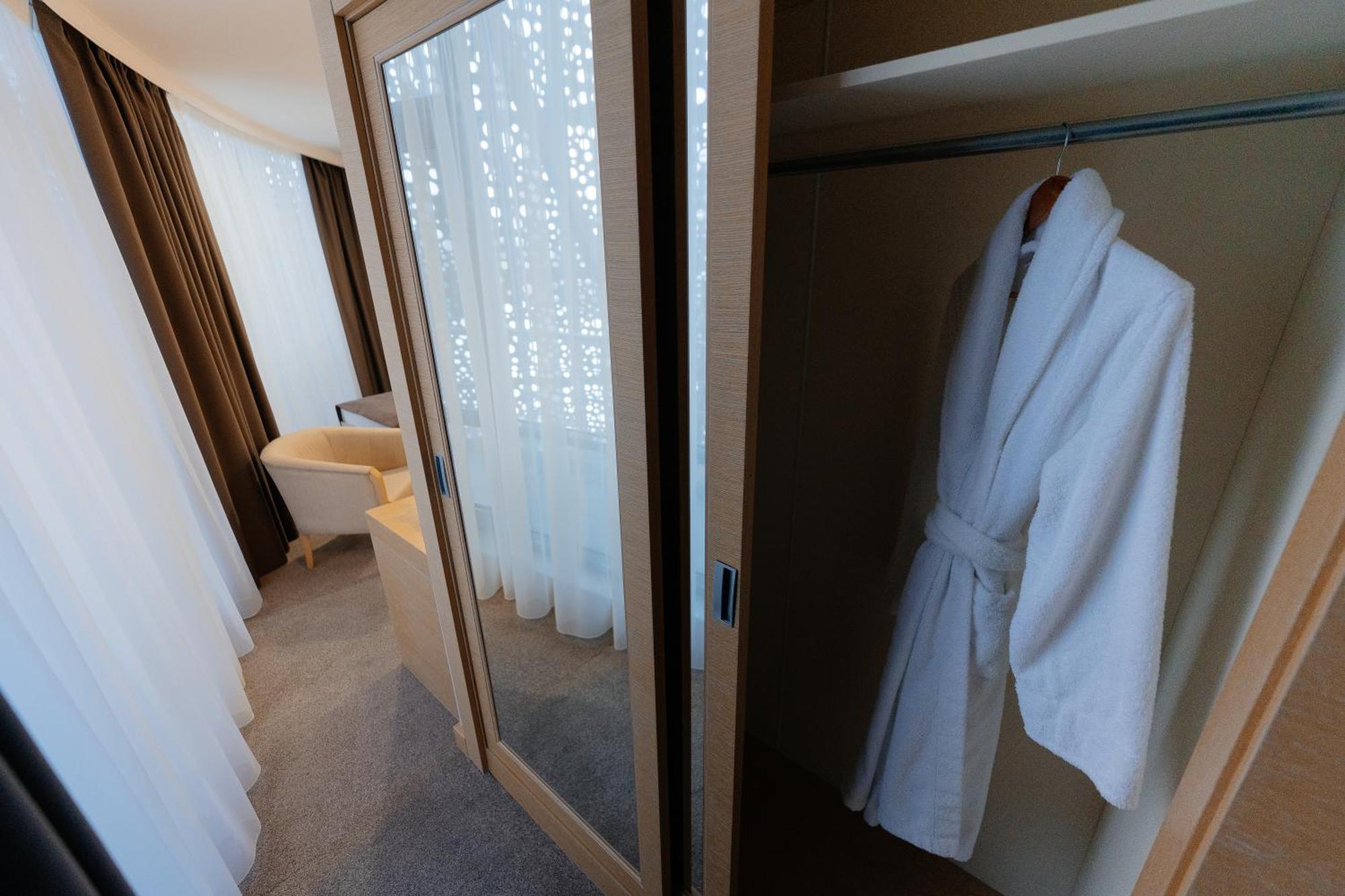 Alau Hotel Astana Luaran gambar