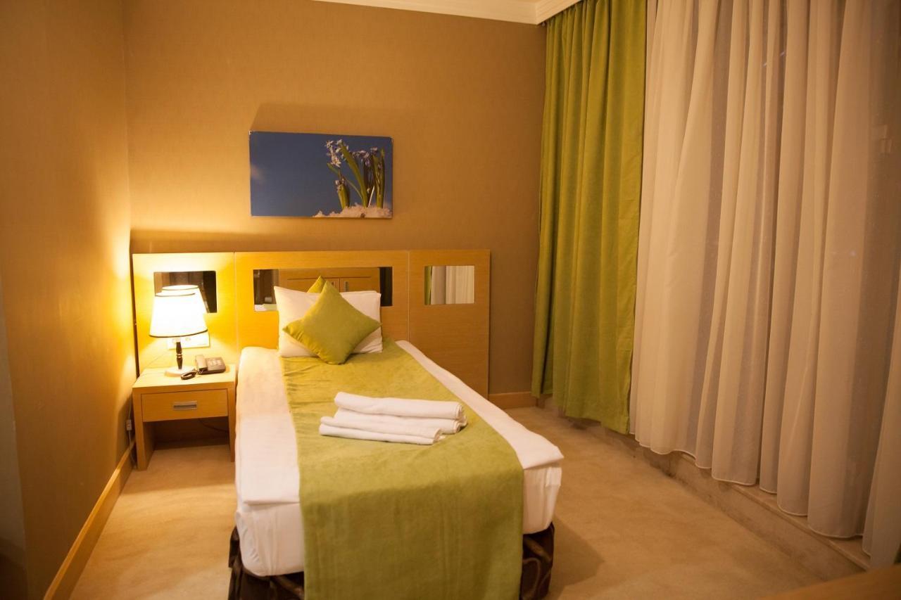 Alau Hotel Astana Luaran gambar